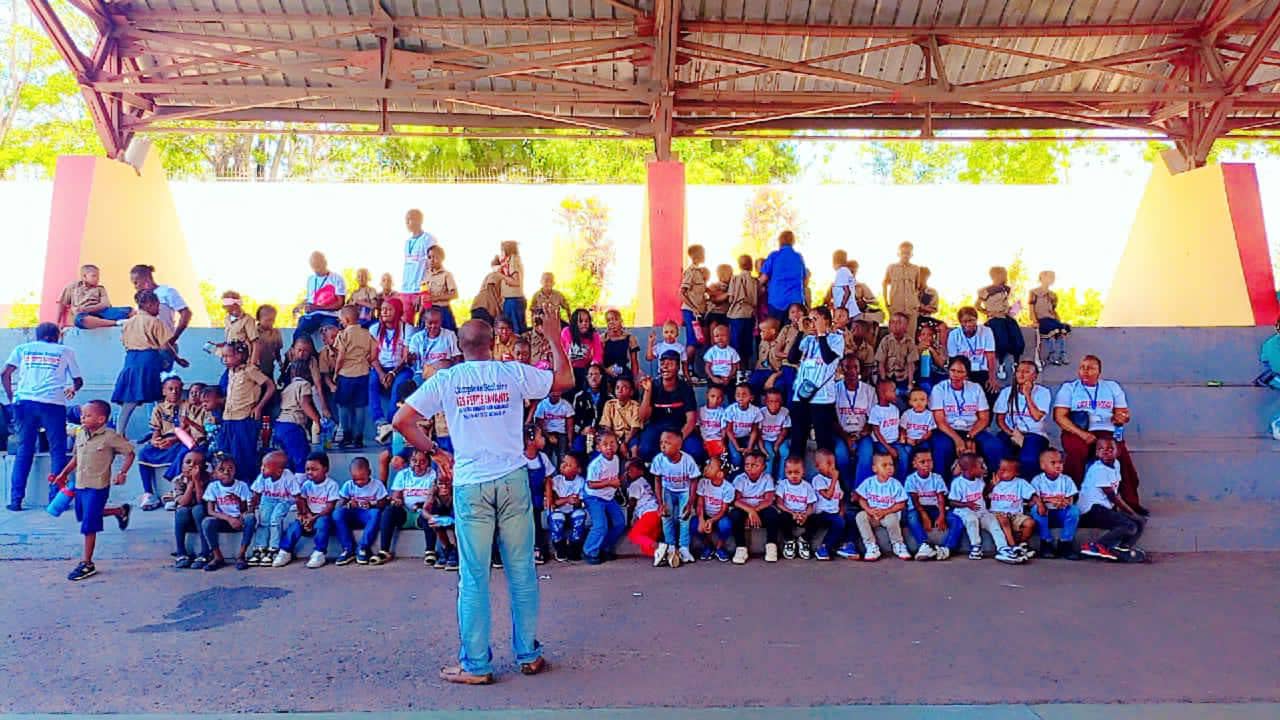 C.S Les petits savants Visitent les pompiers de Brazzaville